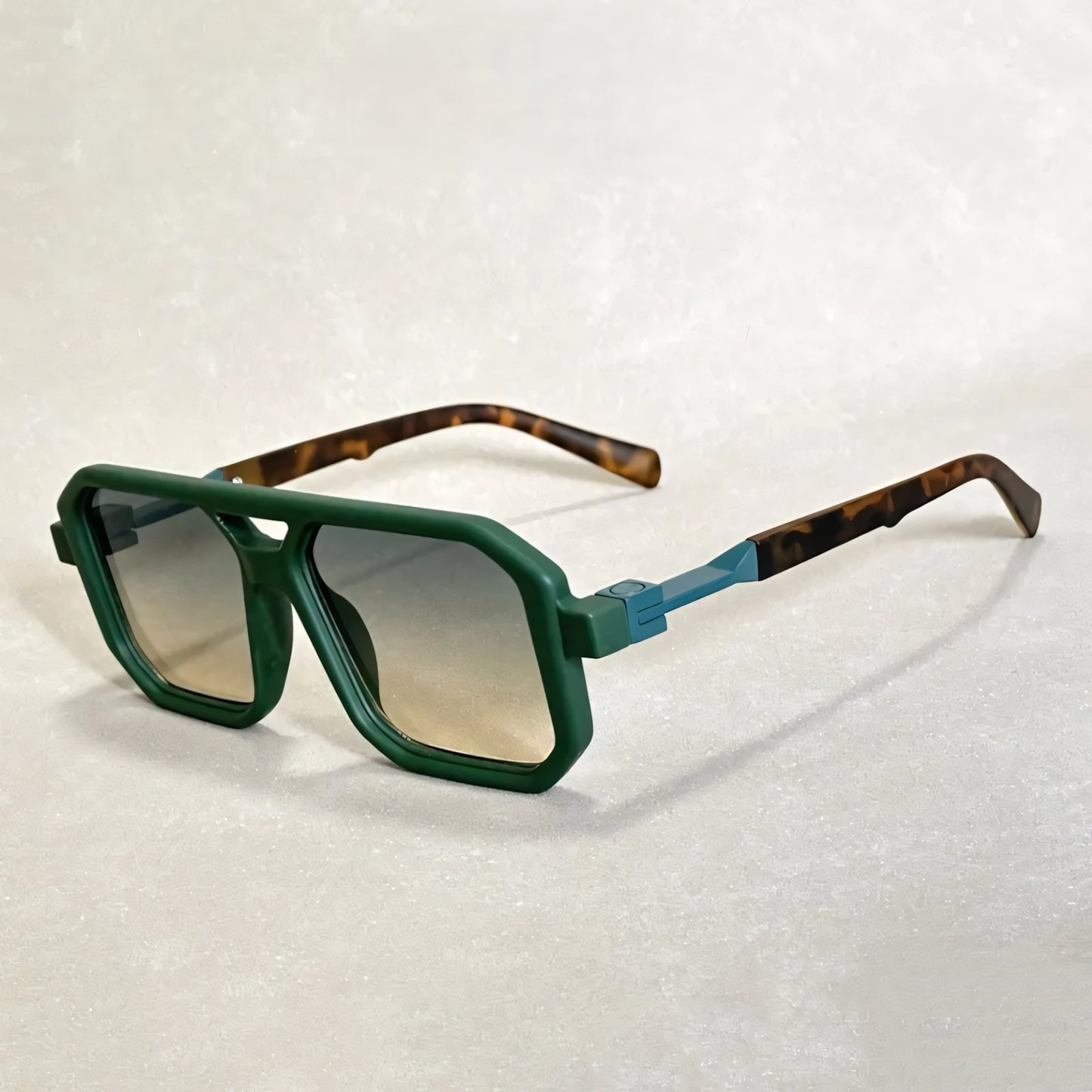 Velouré Avant-Garde Squared Shades