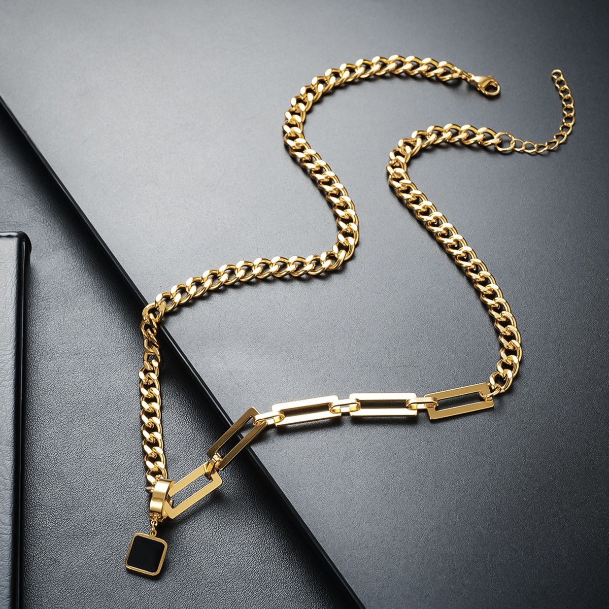 Velouré Duality Necklace