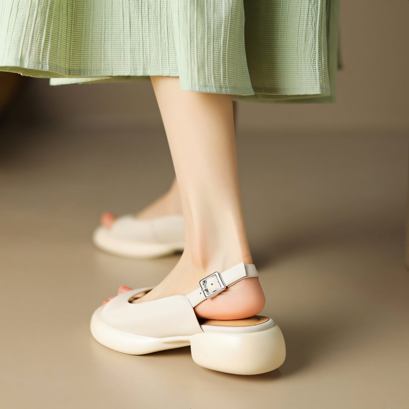 Velvéra Poppy Slides