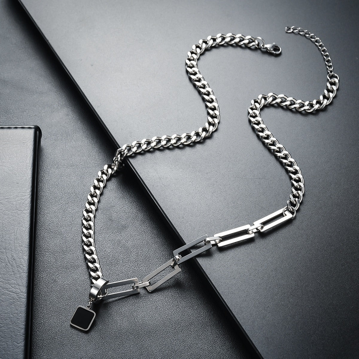 Velouré Duality Necklace