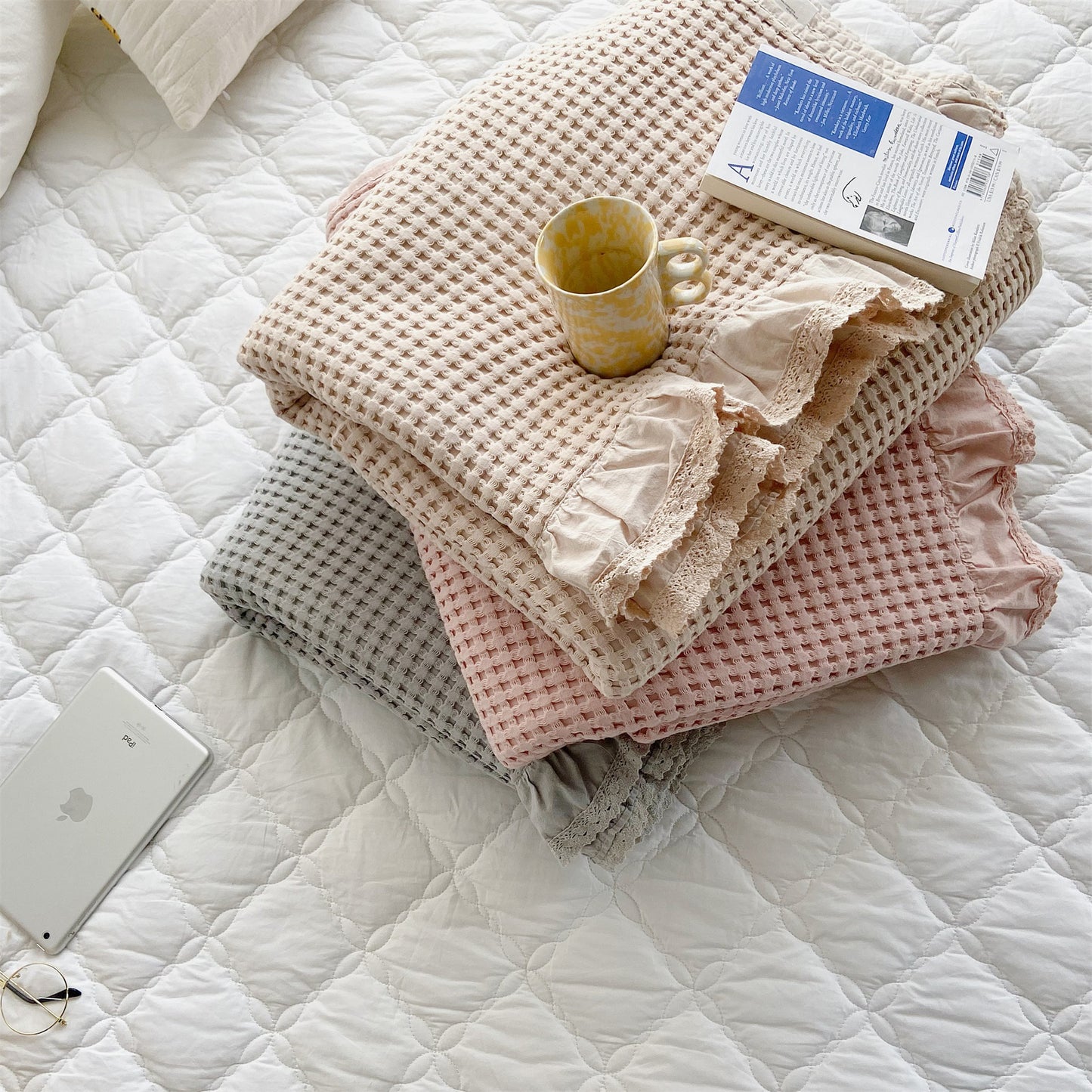 Élan Home Waffle Blanket Set