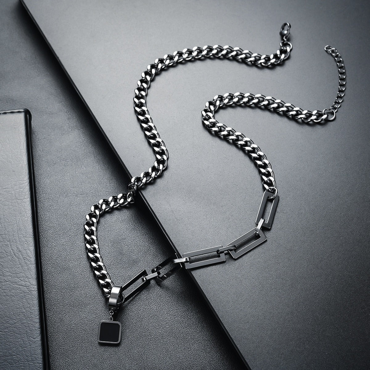 Velouré Duality Necklace