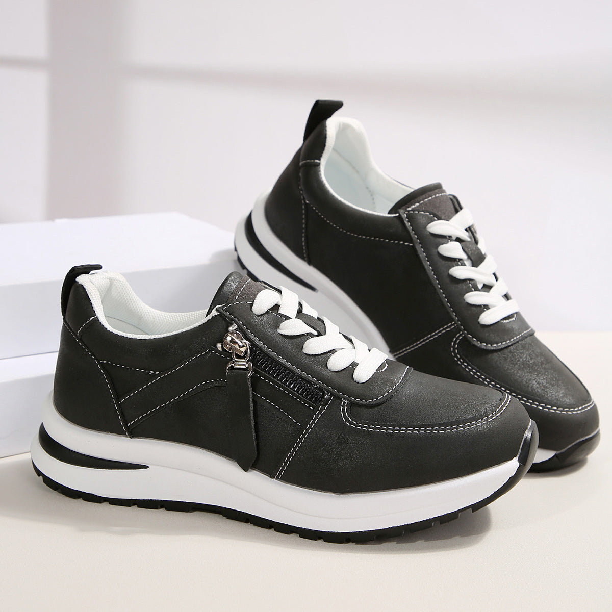 Velvéra Studio Sneakers