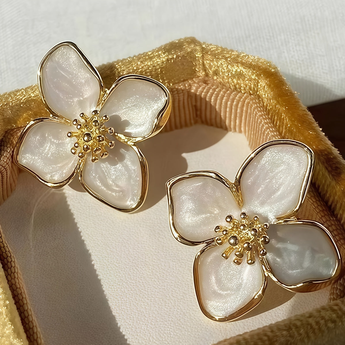 Velouré Golden Blossom Earrings